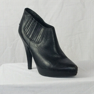00s Vintage pre-owned classic minimalist leather slip-on heeled ankle boots